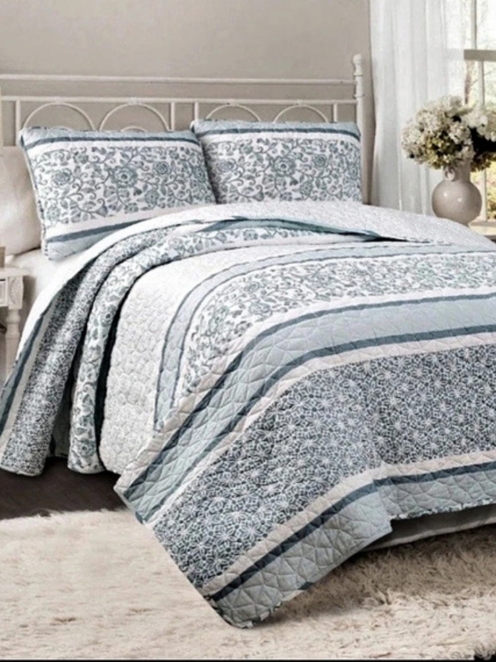 Lush Decor Nisha 3-Piece King Quilt Set Blue & White Floral